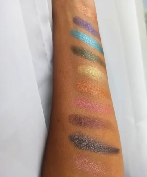 Muestra de sombras macaron en un brazo